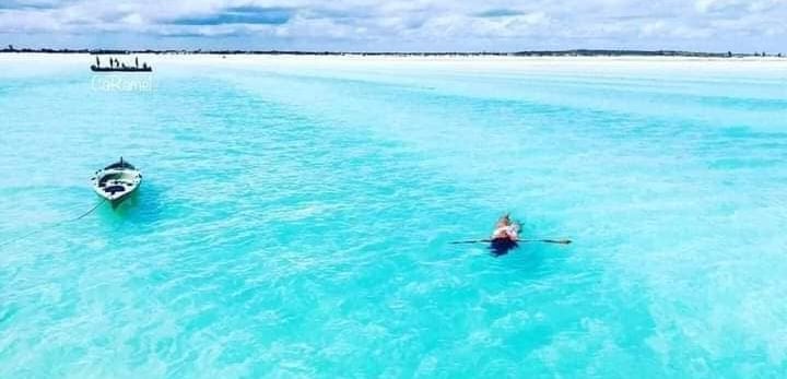 Lagon turquoise et littoral de Tuléar au coucher du soleil